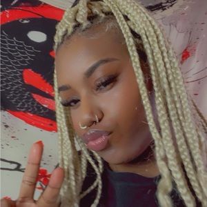 Meet your Posher, Kharisma